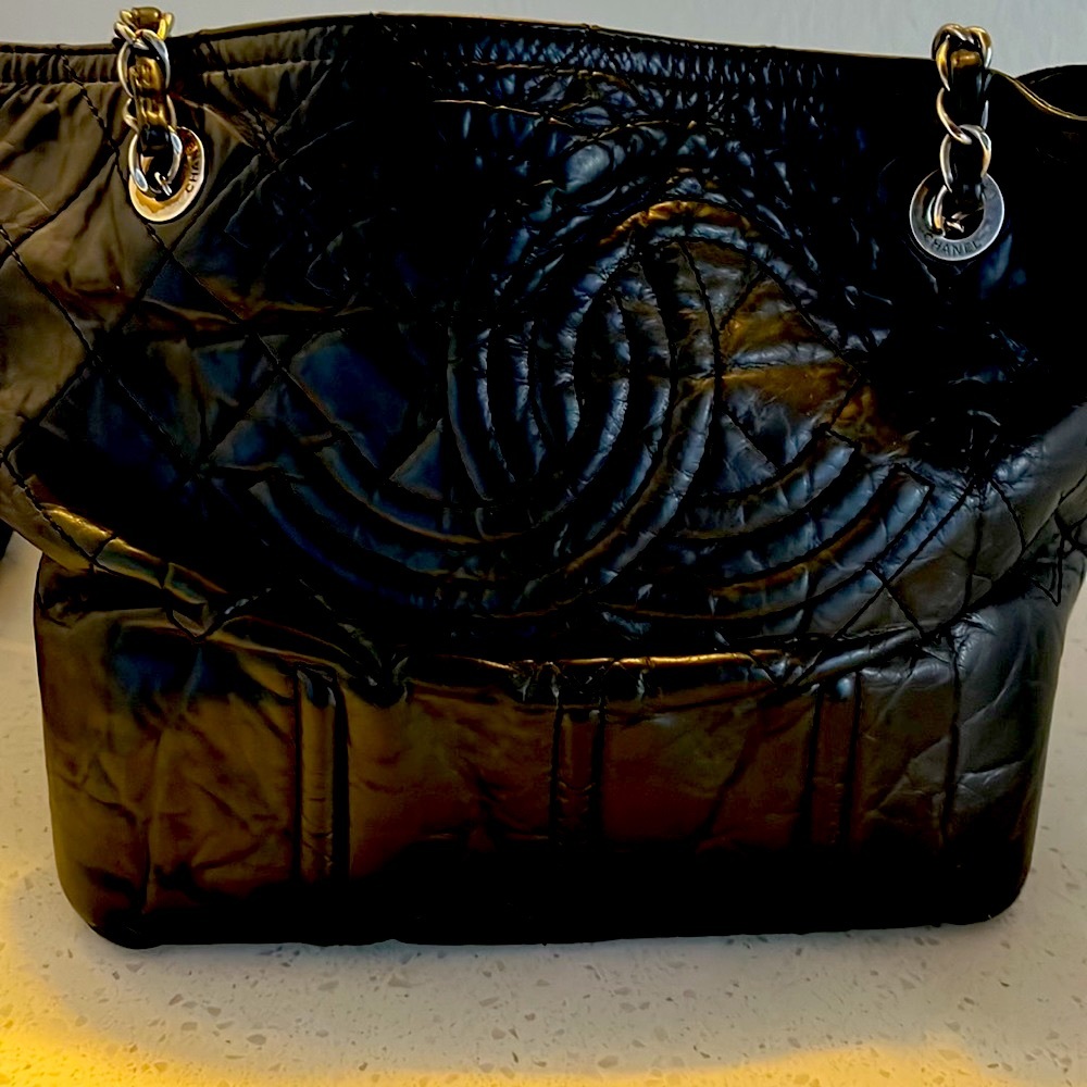 Chanel beautiful leather Purse